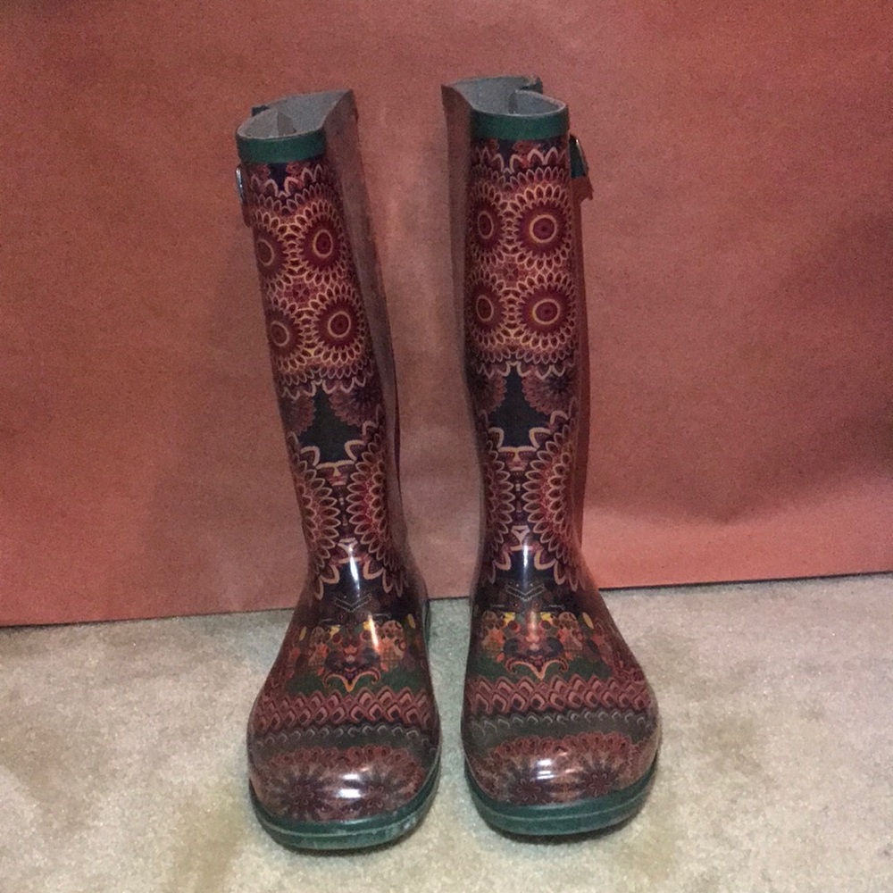 Printed rain boots